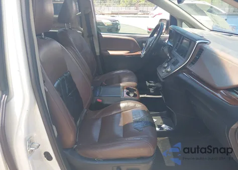 2016 Toyota Sienna Limited 7 Passenger z USA, uszkodzony, nr VIN 5TDYK3DCXGS751925